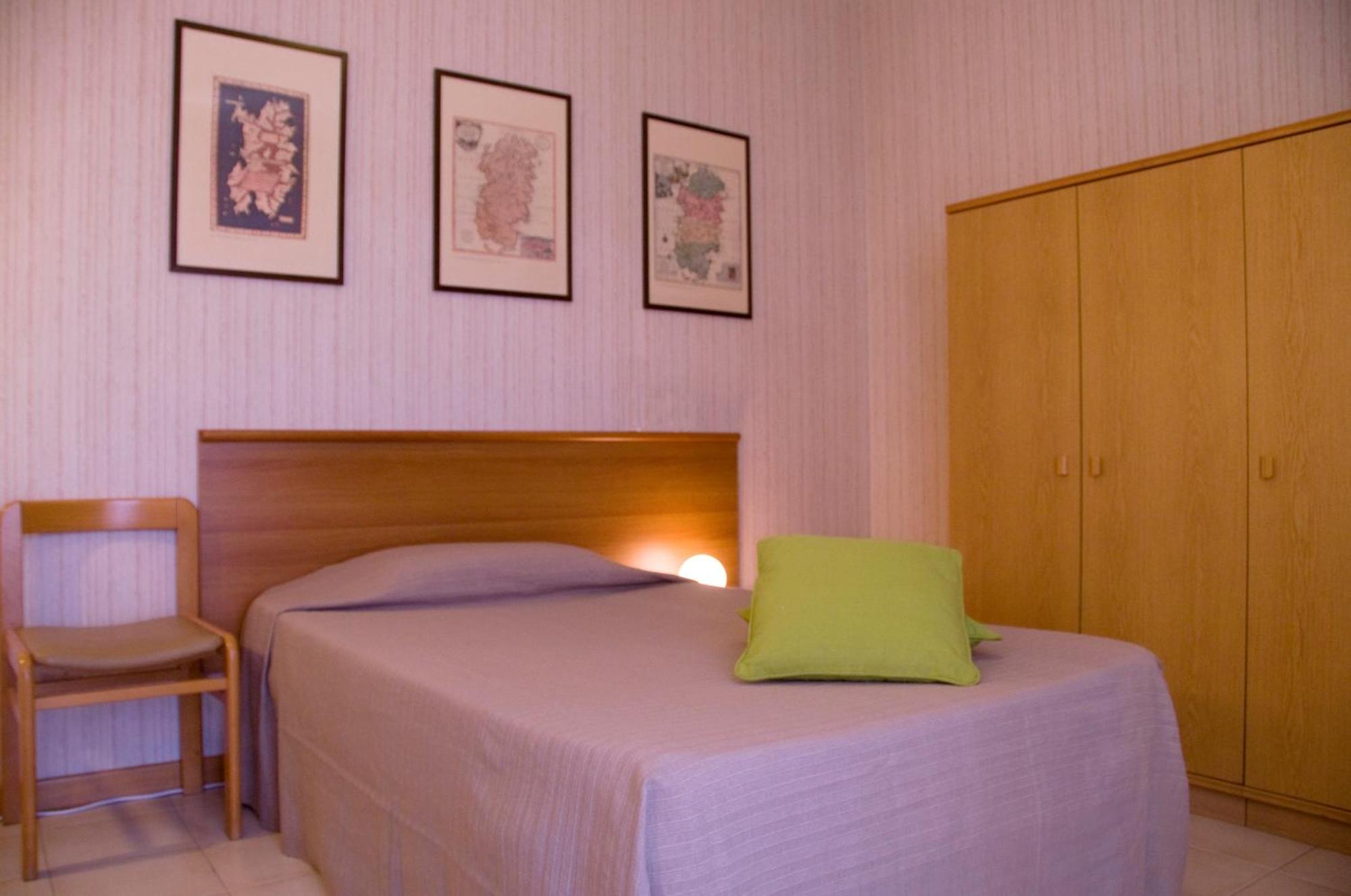 Hotel Residence Ulivi E Palme Cagliari Extérieur photo