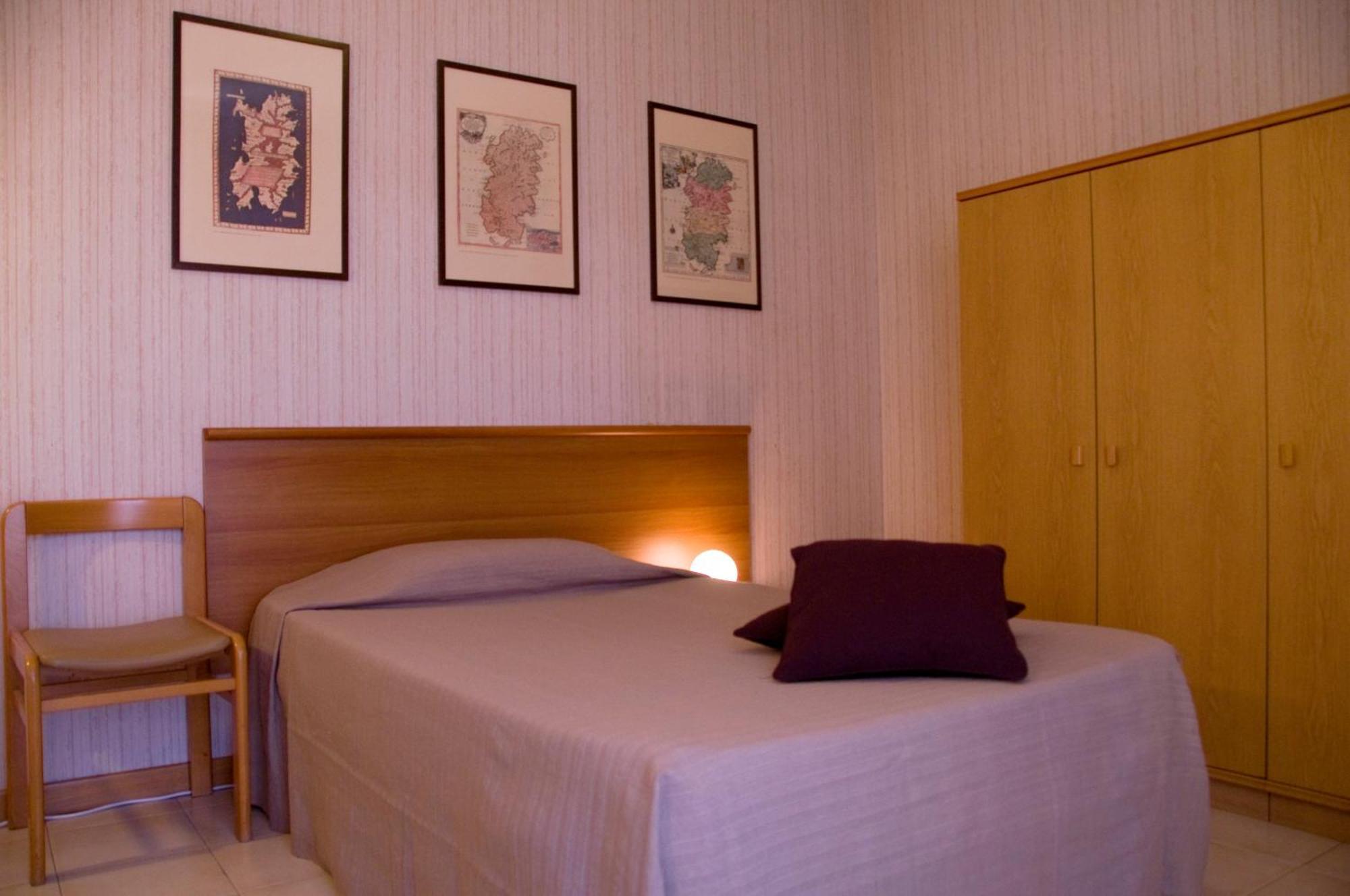 Hotel Residence Ulivi E Palme Cagliari Extérieur photo