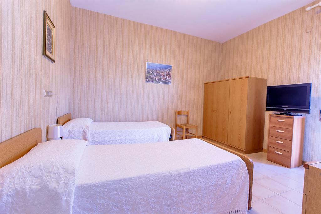 Hotel Residence Ulivi E Palme Cagliari Extérieur photo