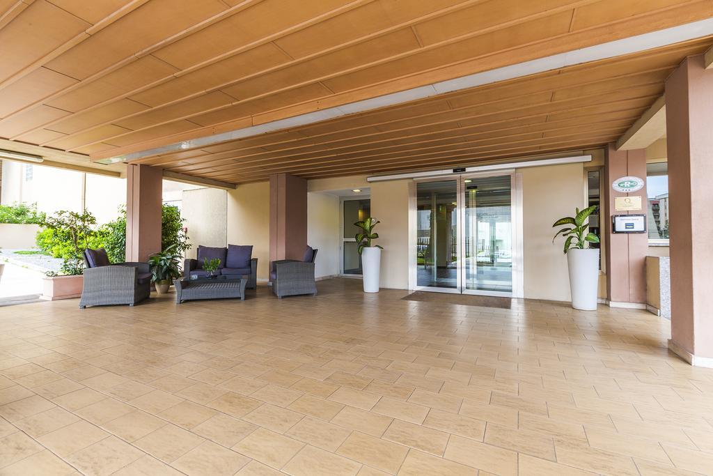 Hotel Residence Ulivi E Palme Cagliari Extérieur photo