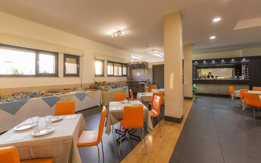 Hotel Residence Ulivi E Palme Cagliari Extérieur photo