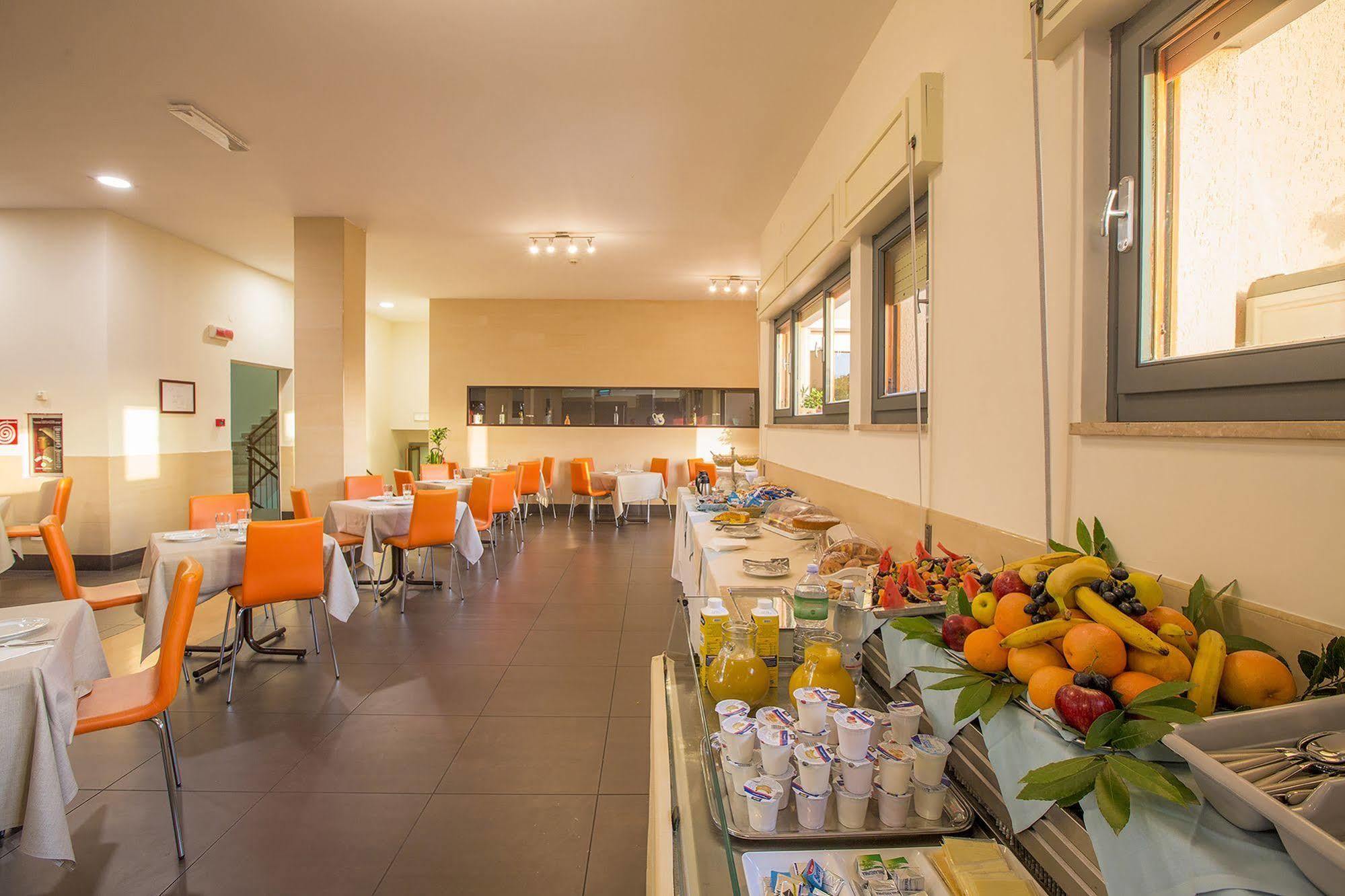 Hotel Residence Ulivi E Palme Cagliari Extérieur photo