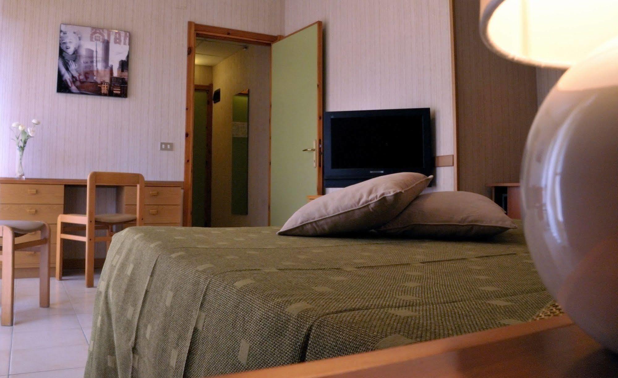 Hotel Residence Ulivi E Palme Cagliari Extérieur photo