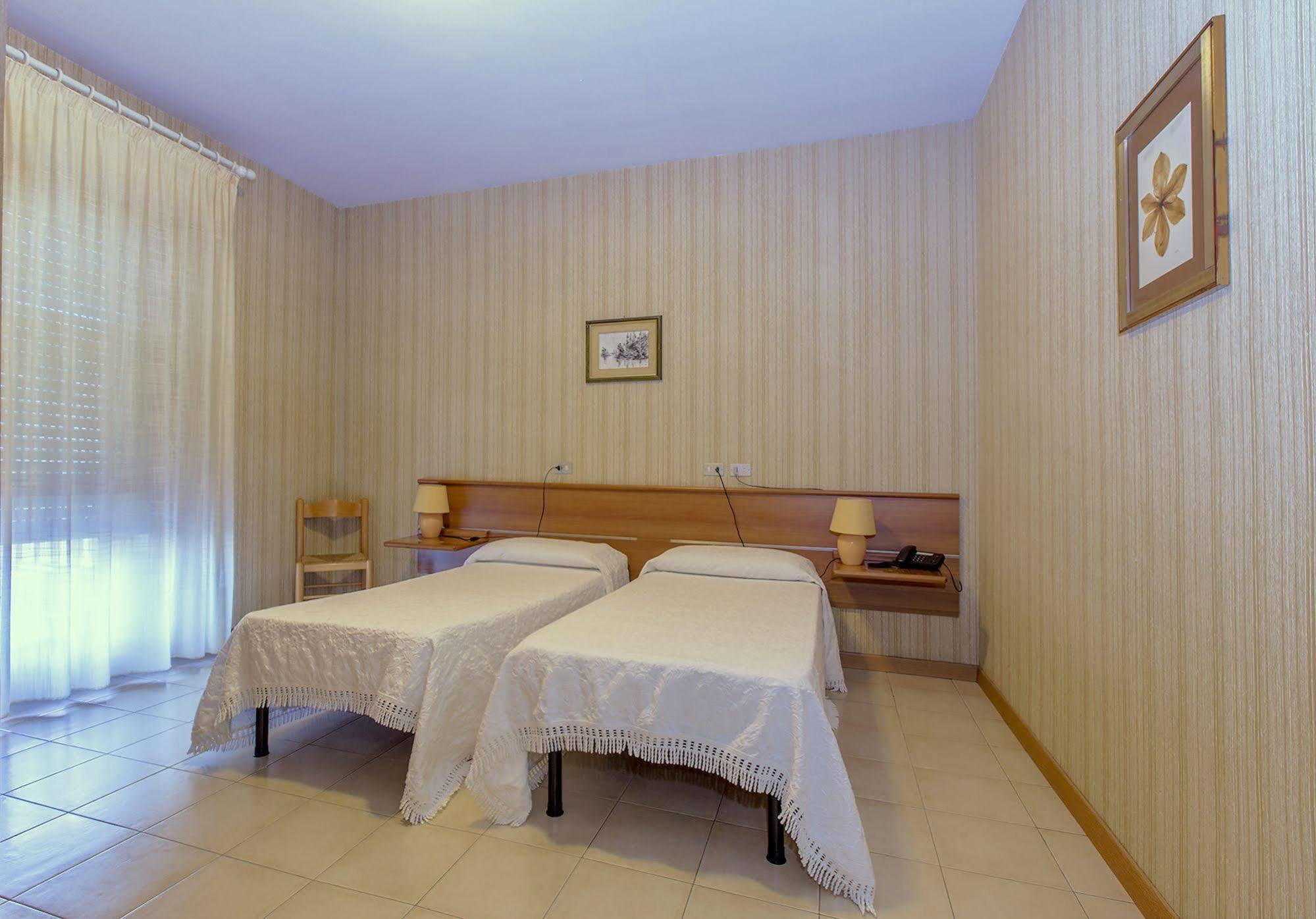 Hotel Residence Ulivi E Palme Cagliari Extérieur photo
